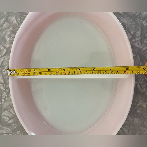 Pyrex pink daisy serving dish - Picture 3 of 4